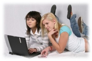 girls surfing Internet M1